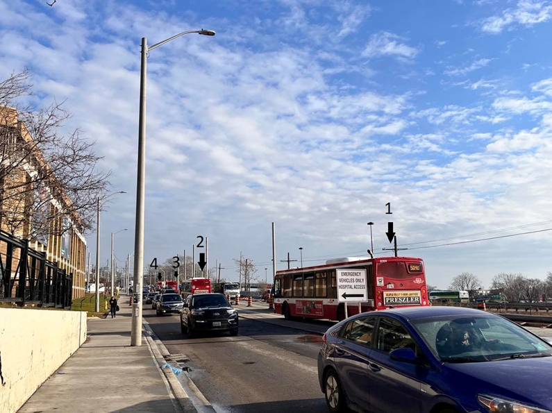 How are the replacement buses doing on Queen and King streetcar lines?